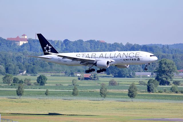 Boeing 777-200 (N794UA)