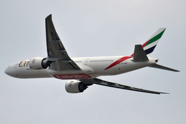 Boeing 777-200 (A6-EWB)