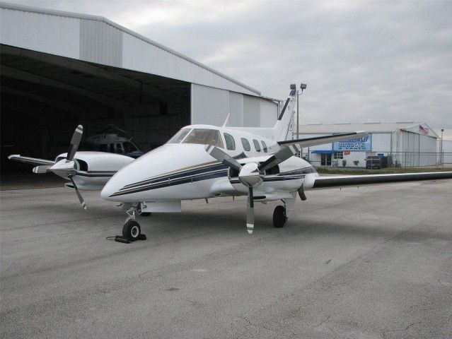 Beechcraft Duke (N6008S)
