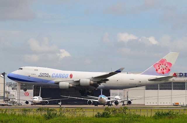Boeing 747-400 (B-18710) - I took this picture on Sep 16, 2020.br /CI5706/16Sep  TPE-NRT