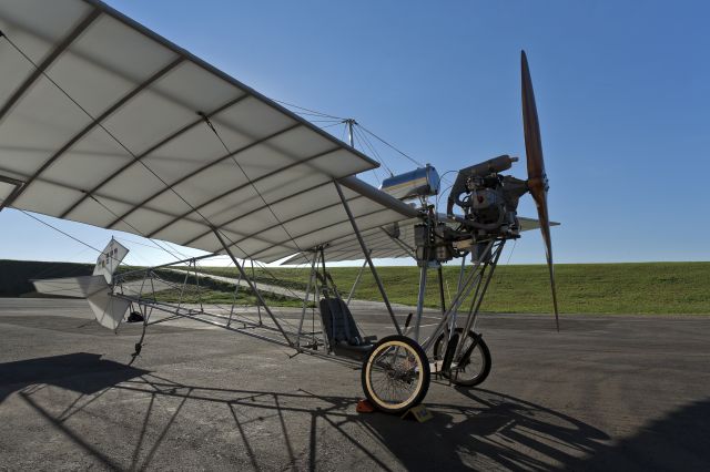 — — - To comemorate 100 years of flight - Replica of Santos Dumont's Demoiselle - Fully Operational - Non-Windy conditions only