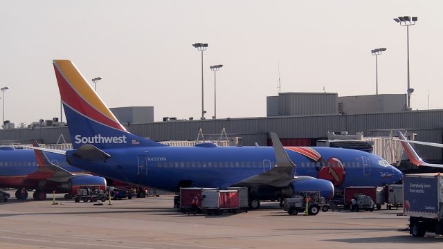 BOEING 737-300 (N409WN)