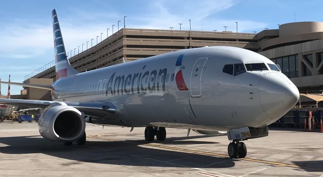 Boeing 737-700 (N929NN) - Arrival A17 Sky Harbor International Airport