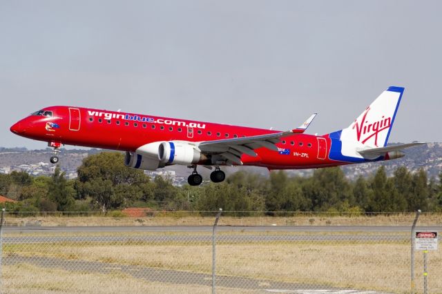 Embraer ERJ-190 (VH-ZPL) - About to put down on runway 05. Friday, 19th April 2013.