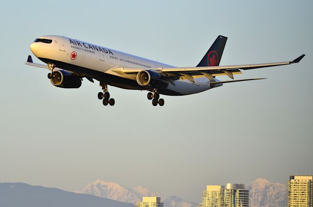 Airbus A330-300 (C-GEFA) - AC313