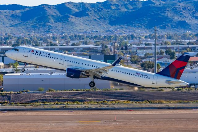 Airbus A321 (N378DN) - A Delta Airlines A321 taking off from PHX on 2/12/23 during the Super Bowl rush. Taken with a Canon R7 and Canon EF 100-400 II L lens.