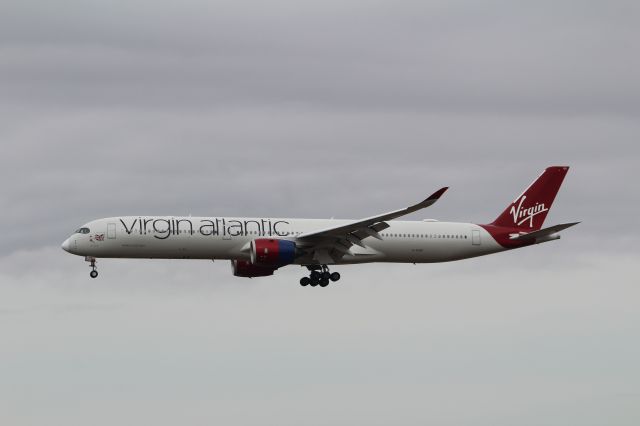 Airbus A350-1000 (G-VLUX)