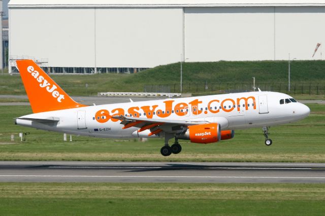 Airbus A319 (G-EZIV) - Airbus A319-111, Landing Rwy 14R, Toulouse-Blagnac Airport (LFBO-TLS)