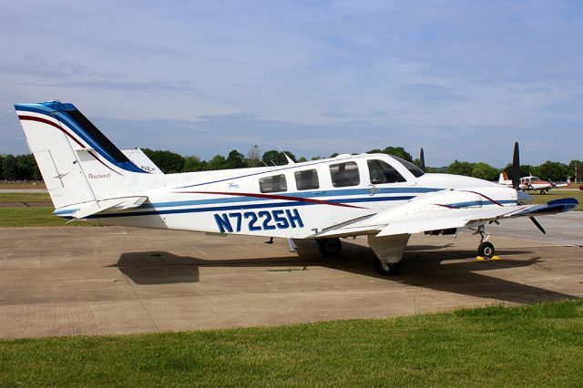 Beechcraft Baron (58) (N7225H)