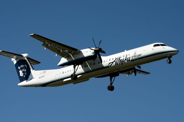 de Havilland Dash 8-400 (N421QX)