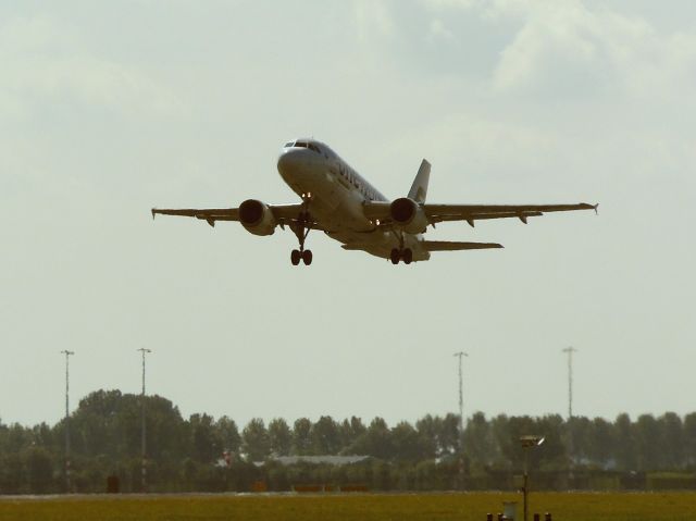 Airbus A319 (OH-LVD)