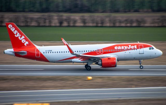 Airbus A320 (G-UZHK)