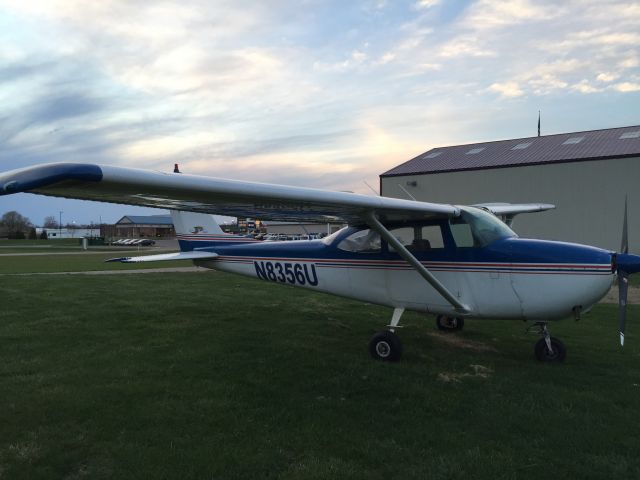 Cessna Skyhawk (N8356U)