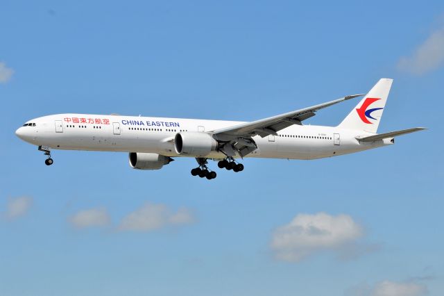 BOEING 777-300 (B-2023)
