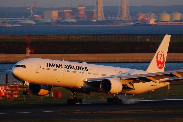 BOEING 777-300 (JA751J)