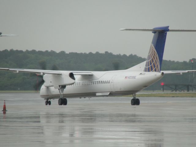 de Havilland Dash 8-400 (N336NG)