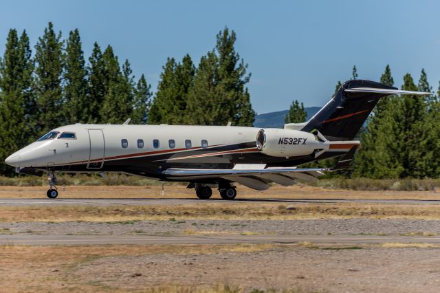 Bombardier Challenger 300 (N532FX) - One of Flexjet's CL30's arriving on 20 from Van Nuys (2 August, 2021)