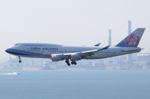 Boeing 747-400 (B-18208)