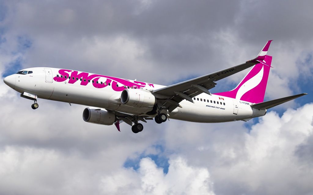 Boeing 737-800 (C-FONK)