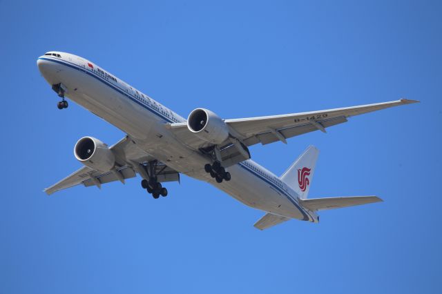 BOEING 777-300ER (B-1429)