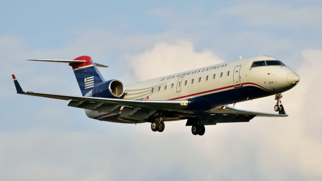 Canadair Regional Jet CRJ-200 (N422AW)