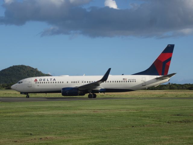 Boeing 737-800 (N374DA)