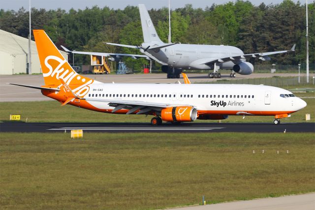 Boeing 737-800 (9H-SAS)
