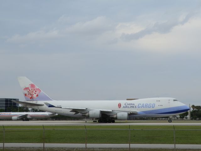 Boeing 747-400 (B-18706)