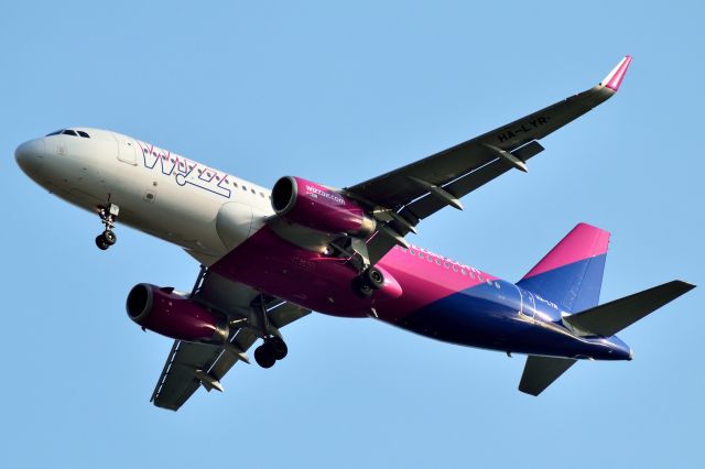 Airbus A320 (HA-LYR) - Trogir - HA-LYR - Airbus A320-232  -  26-08-2017