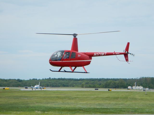 Robinson R-44 (N171WT) - Liftoff from the West Ramp.