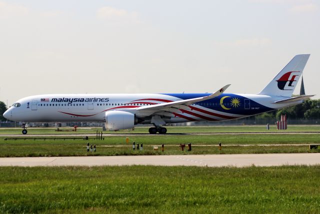 Airbus A350-900 (9M-MAF) - Departing rwy 09R on 19-May-18 operating flight MAS3 to WMKK.