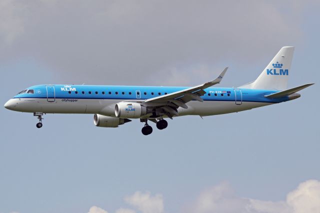 Embraer ERJ-190 (PH-EZK)