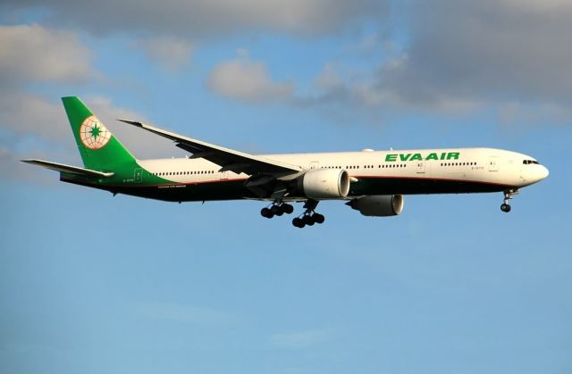 BOEING 777-300ER (B-16710)