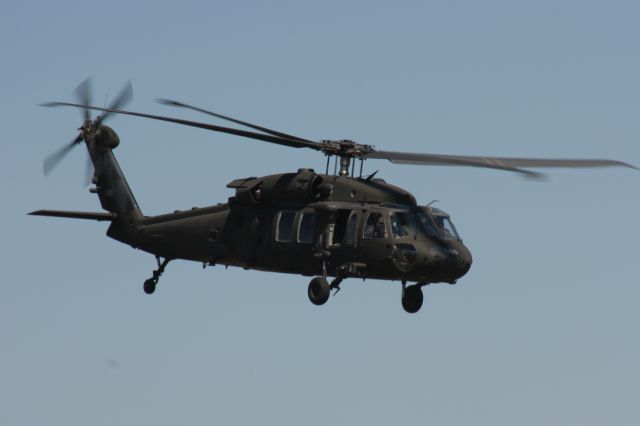 — — - UH-60 Blackhawk Helicopter High Speed Pass at 140 kts Hardwood Range