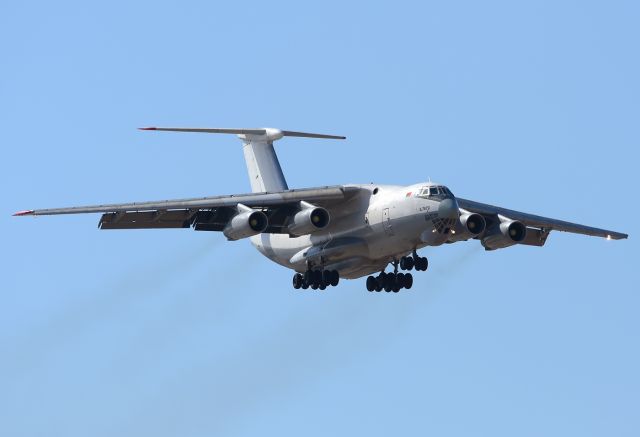 Ilyushin Il-76 (EW-383TH)