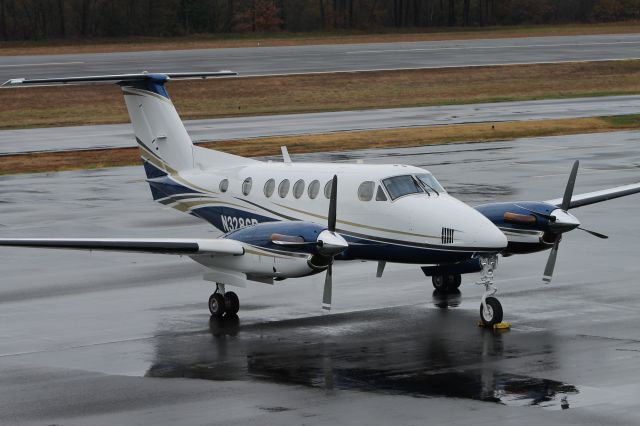 Beechcraft Super King Air 200 (N328CR)