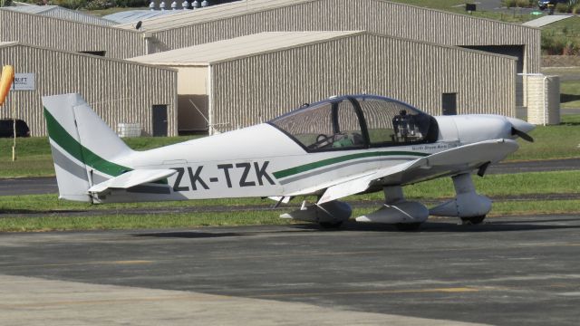 ROBIN R-2160 Alpha Sport (ZK-TZK) - North Shore Flying School's TZK with her legs up after a day's training.