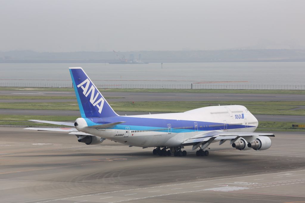 Boeing 747-400 (JA8960)