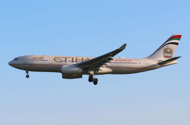 Airbus A330-200 (A6-EYT)