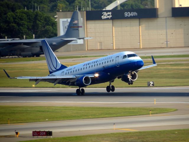 Embraer 170/175 (N856RW)