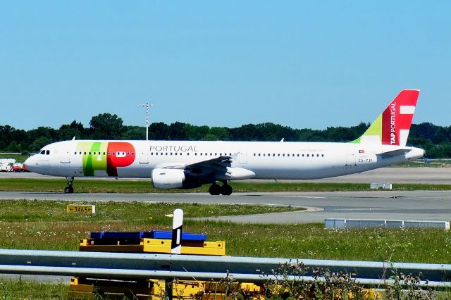 Airbus A321 (CS-TJF)