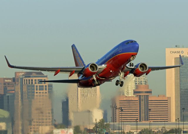 Boeing 737-700 (N251WN)