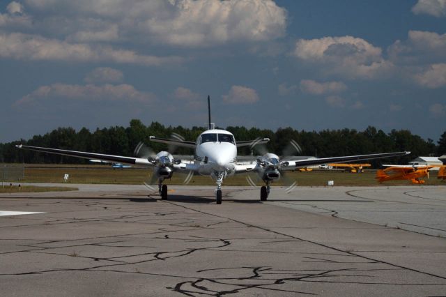 Beechcraft King Air 90 (N74B)