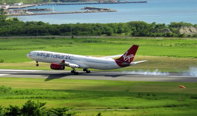 Airbus A330-300 (G-VGEM)