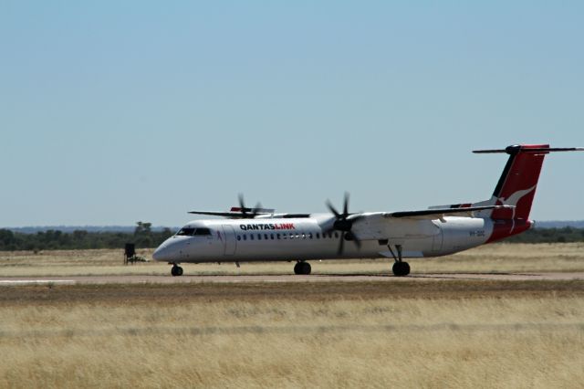 de Havilland Dash 8-400 (VH-QOC)