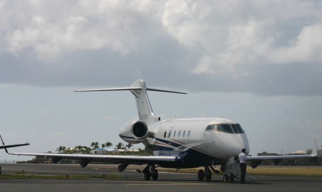 Bombardier Challenger 300 (N517FX)