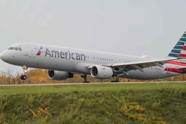 Airbus A321 (N179UW) - Spotted at mercy flight br /This A321 landed runway 23.