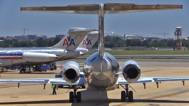 McDonnell Douglas MD-80 —