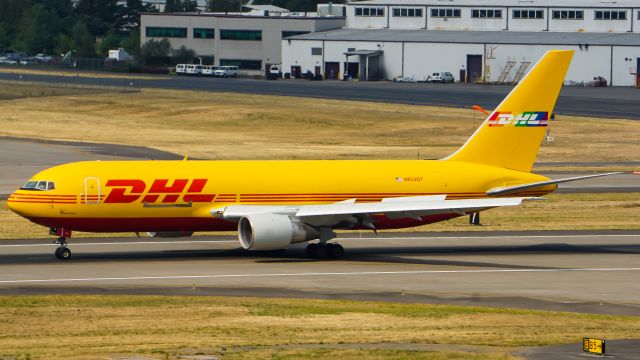 BOEING 767-200 (N653GT) - N653GT slowing down on runway 10R.