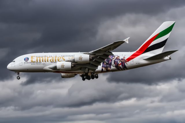 Airbus A380-800 (A6-EOT) - A6-EOT Emirates Airbus A380-861 with Paris Saint-Germain Football Club livery coming in from Dubai (OMDB) @ Frankfurr (EDDF) / 14.02.2016